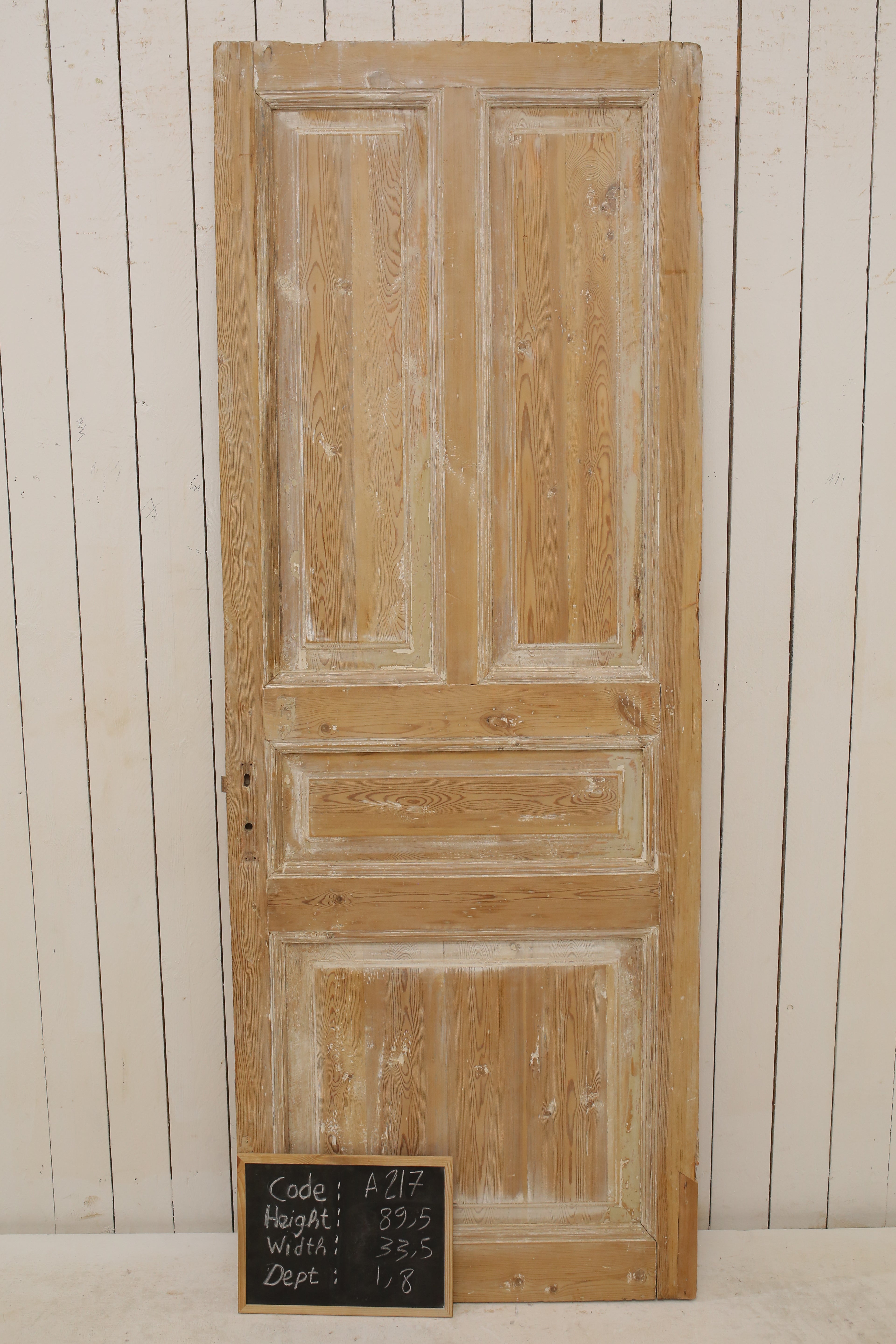 VINTAGE SINGLE DOOR A217
