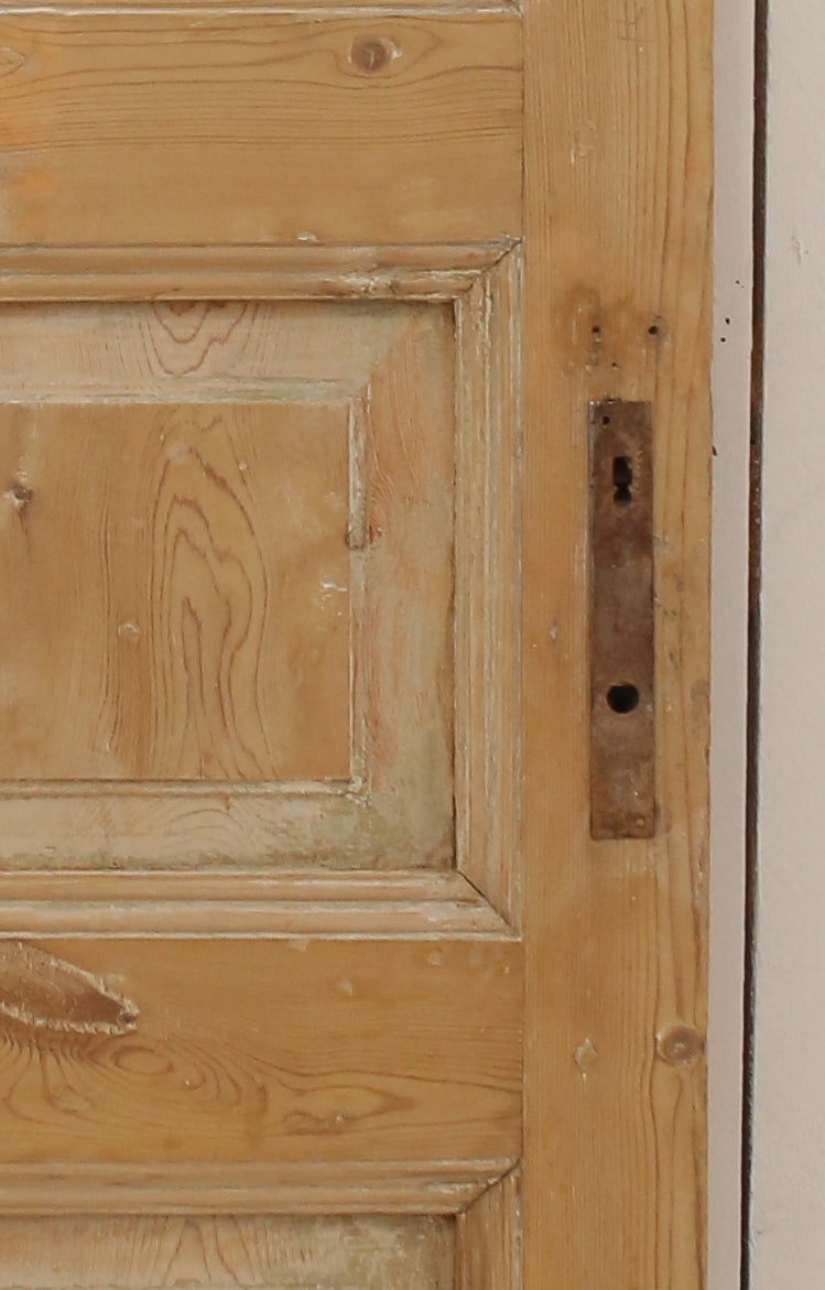 VINTAGE SINGLE DOOR A219