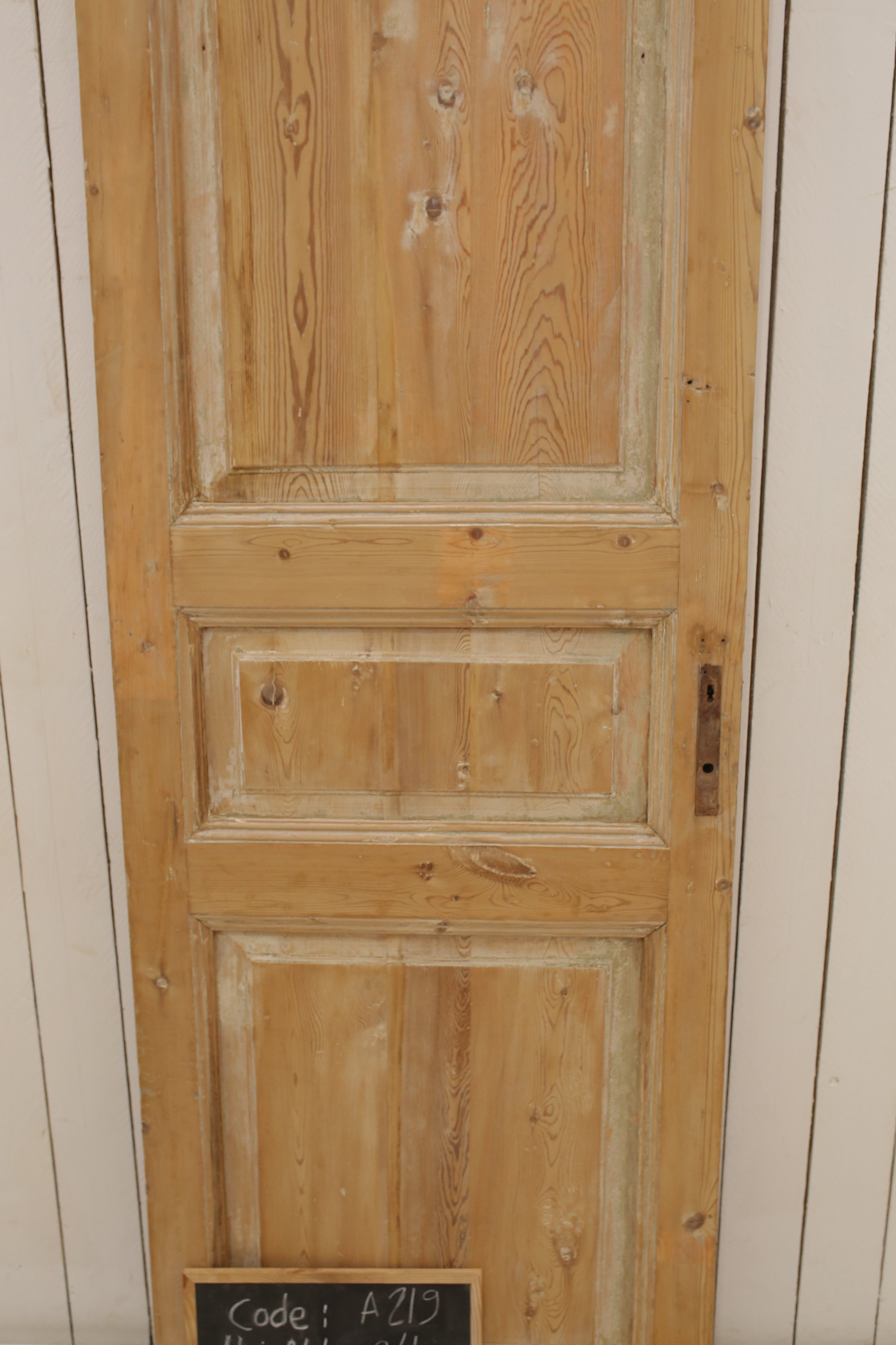 VINTAGE SINGLE DOOR A219