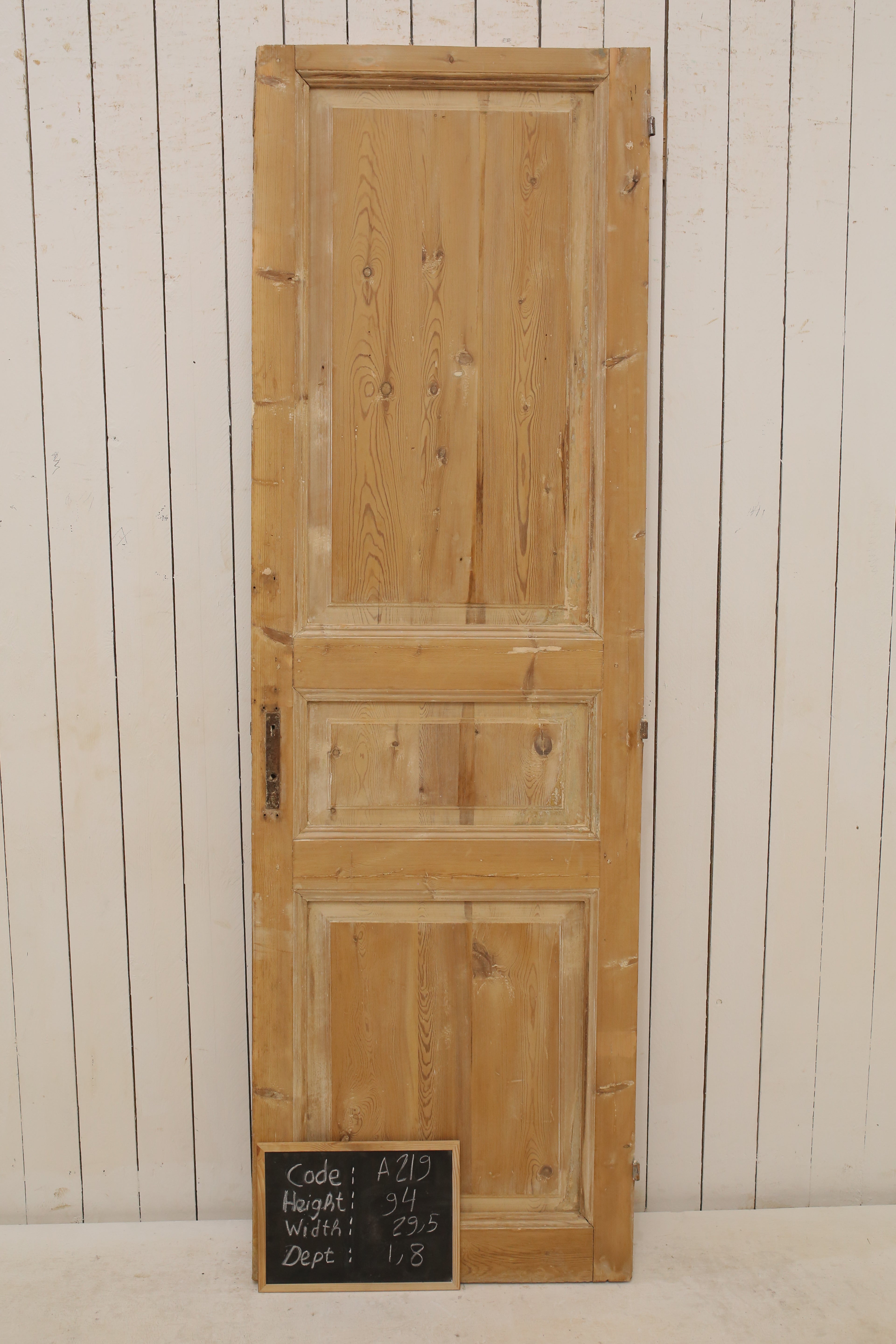 VINTAGE SINGLE DOOR A219
